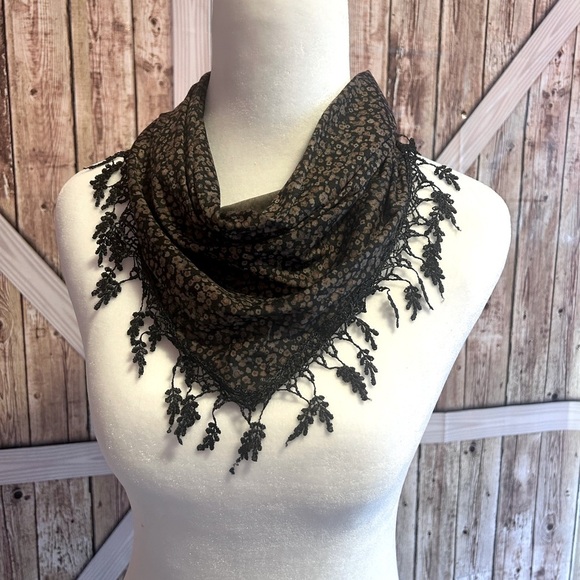 Elegant Black and Brown Lace Scarf (I) - Picture 1 of 10